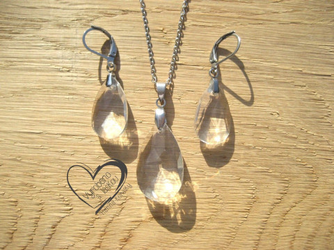 SOUPRAVA Z NEREZ OCELI - BÍLÉ KAPKY ocelový řetízek náušnice slza  SOUPRAVA Z NEREZ OCELI - BÍLÉ KAPKY ocelový řetízek náušnice slza