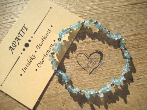 PRUŽNÝ NÁRAMEK - APATIT náramek minerál gumička zlomky minerální sekaný  PRUŽNÝ NÁRAMEK - APATIT náramek minerál gumička zlomky minerální sekaný