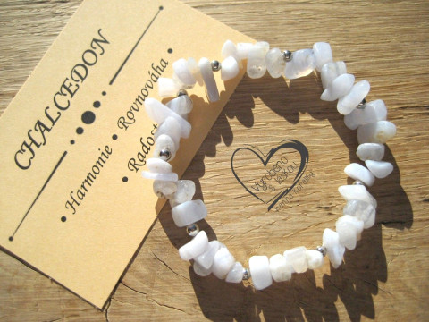 PRUŽNÝ NÁRAMEK - CHALCEDON náramek minerál gumička zlomky minerální sekaný  PRUŽNÝ NÁRAMEK - CHALCEDON náramek minerál gumička zlomky minerální sekaný