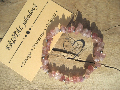 PRUŽNÝ NÁRAMEK - KŘIŠŤÁL JAHODOVÝ náramek minerál gumička zlomky minerální sekaný  PRUŽNÝ NÁRAMEK - KŘIŠŤÁL JAHODOVÝ náramek minerál gumička zlomky minerální sekaný