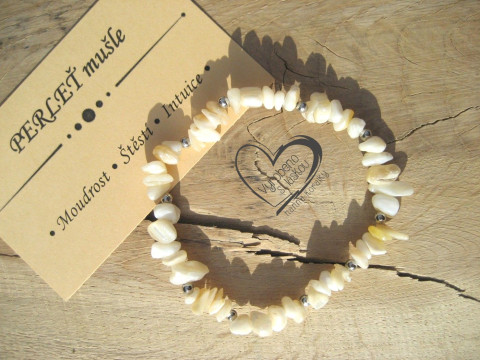 PRUŽNÝ NÁRAMEK - PERLEŤ náramek minerál gumička zlomky minerální sekaný  PRUŽNÝ NÁRAMEK - PERLEŤ náramek minerál gumička zlomky minerální sekaný