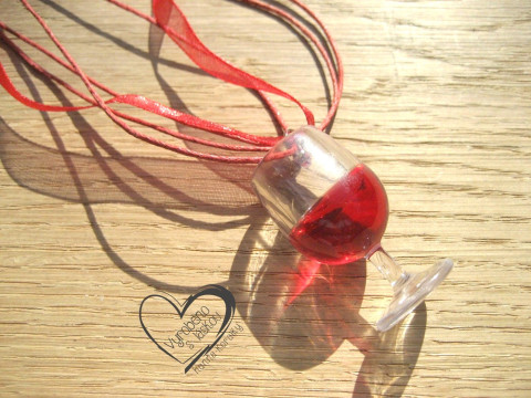 NÁHRDELNÍK ČERV. VÍNO na červené š. náhrdelník víno vinná sklenička  NÁHRDELNÍK ČERV. VÍNO na červené š. náhrdelník víno vinná sklenička