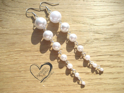 DLOUHÉ BÍLÉ NÁUŠNICE II. korálky náušnice šité dlouhé extra  DLOUHÉ BÍLÉ NÁUŠNICE II. korálky náušnice šité dlouhé extra