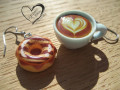 MODRÉ CAPPUCCINO S DONUTEM