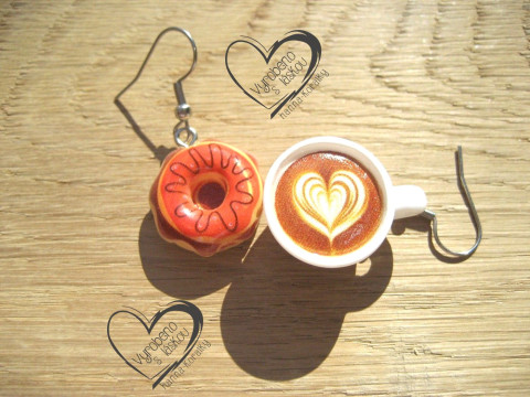 BÍLÉ CAPPUCCINO S DONUTEM veselé hravé sranda náušnice  BÍLÉ CAPPUCCINO S DONUTEM veselé hravé sranda náušnice