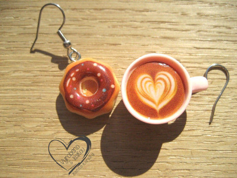 RŮŽOVÉ CAPPUCCINO S DONUTEM veselé hravé sranda náušnice  RŮŽOVÉ CAPPUCCINO S DONUTEM veselé hravé sranda náušnice