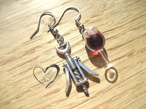 NÁUŠNICE - SKLENIČKA VÍNA A VÝVRTKA veselé hravé sranda náušnice pas  NÁUŠNICE - SKLENIČKA VÍNA A VÝVRTKA veselé hravé sranda náušnice pas