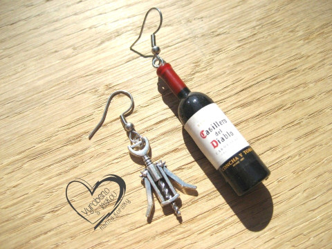 NÁUŠNICE - ČERVENÉ VÍNO A VÝVRTKA veselé hravé sranda náušnice pas  NÁUŠNICE - ČERVENÉ VÍNO A VÝVRTKA veselé hravé sranda náušnice pas