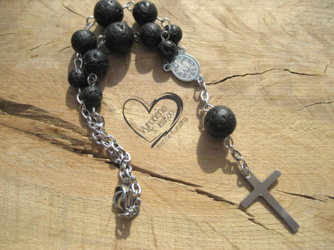 Růženec do auta - černá láva talisman růženec ochrana amulet ochranný do auta řidič autorůženec na cestách  Růženec do auta - černá láva talisman růženec ochrana amulet ochranný do auta řidič autorůženec na cestách