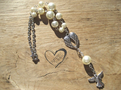 Smetanový autorůženec s andělíčkem talisman růženec ochrana amulet ochranný do auta řidič autorůženec na cestách  Smetanový autorůženec s andělíčkem talisman růženec ochrana amulet ochranný do auta řidič autorůženec na cestách