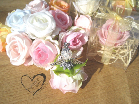 Anděl růžička v dárkovém balení 4. přívěsek anděl andílek křídla andělíček andělé andílci andělíčci na mobil andělské na klíče na peněženku  Anděl růžička v dárkovém balení 4. přívěsek anděl andílek křídla andělíček andělé andílci andělíčci na mobil andělské na klíče na peněženku