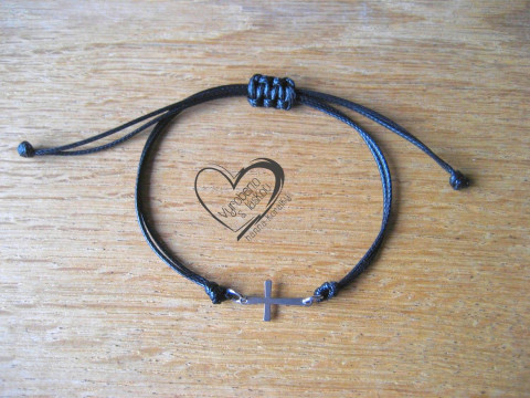 Šňůrkový náramek - křížek provázkový šňůrkový jednoduchý s 