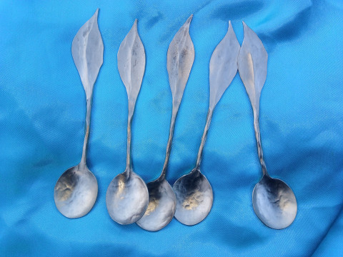 Lžička kovaná z nerezi dárek čaj list lístek káva nerez lžíce med příbor zmrzlina kovaná lžička camping 