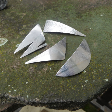 Spony na oděv - 4 druhy, nerez ozdoba šály barvičky mačkaná bavlna/polyester 