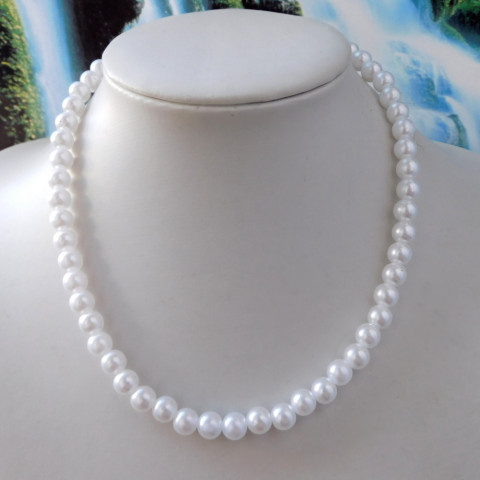 Náhrdelník z bílých perlí náhrdelník malé syntetické perly 