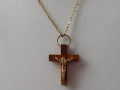 Dřevěnýmkřížek na řetízku...