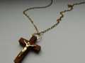 Dřevěnýmkřížek na řetízku...