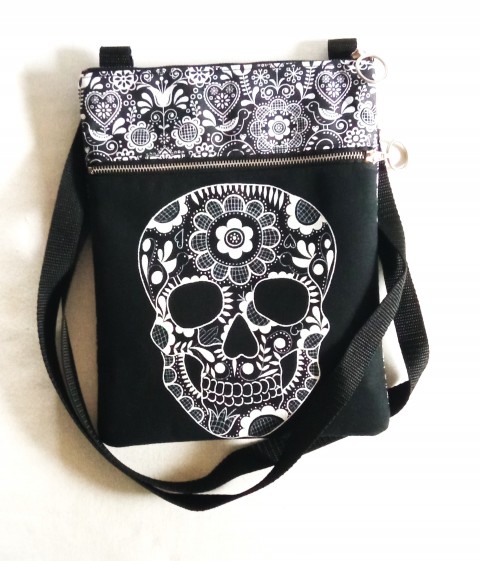 crossbody s kapsou 