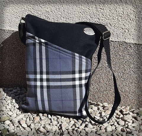 Černobíla s fialovým proužkem no.1 kabelka kabelky taška kostka do města na drobnosti crossbody 