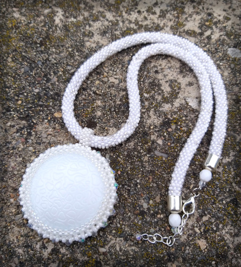 Zimní nevěsta - náhrdelník šperk náhrdelník přívěsek doplněk sníh zima háčkovaná bílá zimní dutinka svatební čistota hravý nápadný nevěsta  Zimní nevěsta - náhrdelník šperk náhrdelník přívěsek doplněk sníh zima háčkovaná bílá zimní dutinka svatební čistota hravý nápadný nevěsta