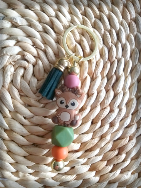 Jelínek - hnědá a zelená šperk přívěsek doplněk veselé les zvířátko jelen na tašku silikon na klíče vysoká srandovní zíábava jelinek 