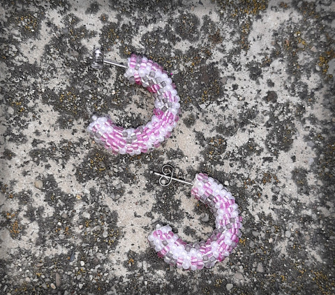 S kapkou šeříku - náušnice šperk doplněk náušnice sklo háčkovaná láska romantika šeřík dutinka hravý emoce 