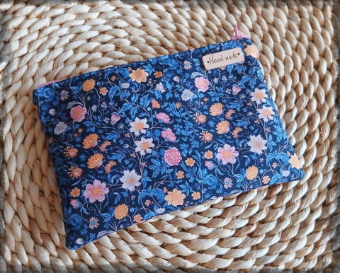 Květovaná kapsička no.11 květina peněženka louka barevná květ taštička kosmetická zahrada zahradní kytka kapsička veselá květované kapsa kosmetika na drobnosti hravá mošnička zahradnice 