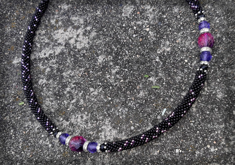 Magická noc - náhrdelník šperk náhrdelník doplněk sklo háčkovaná láska romantika tma dutinka noc hravý kouzlo magie emoce 