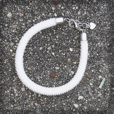 Padlý sníh - náramek šperk náramek doplněk sníh sklo háčkovaná bílá láska romantika dutinka hravý nevěsta jednoduchost emoce 