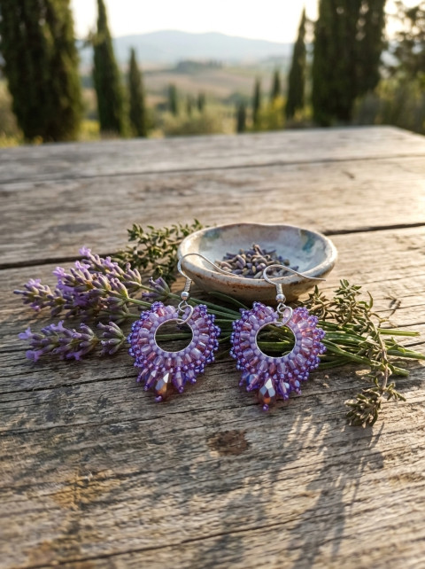 Tuscany - náušnice šperk korálky doplněk náušnice levandule fialová elegance šeřík broušené korálky levandulové cihlový steh brick stitch 