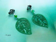 Náušnice šité fuchsiové