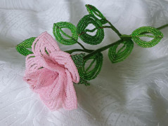 Růženínový přívěsek