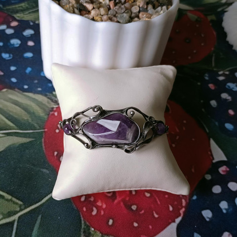 Náramek s ametysty šperk náramek cín fialová ametyst patina tiffany cínovaný na ruku 