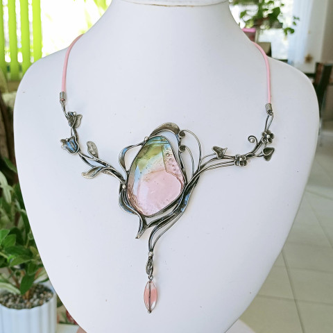 Rozkvetlá louka  - náhrdelník šperk náhrdelník cín sklo motýl louka patina tiffany ples cínovaný bál večerní večírek 
