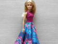 Barevné šaty pro Barbie