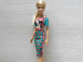 Barevné šatičky pro Barbie
