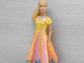 Barevné šaty pro Barbie
