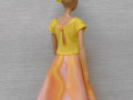 Barevné šaty pro Barbie
