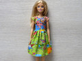 Barevné šatičky pro Barbie