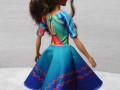 Barevné šaty pro Barbie