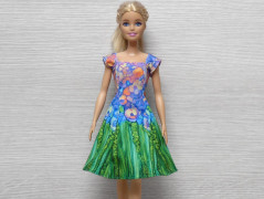 Barevné tričko pro Barbie