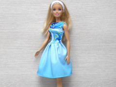 Modré šaty pro Barbie