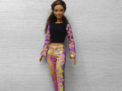 Dlouhé barevné šaty pro Barbie