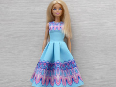 Dlouhé barevné šaty pro Barbie