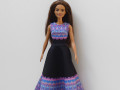 Dlouhé barevné šaty pro Barbie