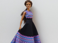 Puntíkaté šaty pro Barbie