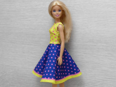 Dlouhé barevné šaty pro Barbie