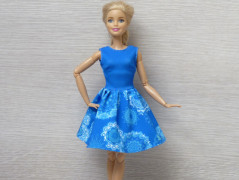 Růžové šaty pro Barbie