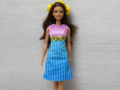 Růžové šaty pro Barbie