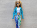 Barevné kalhoty pro Barbie